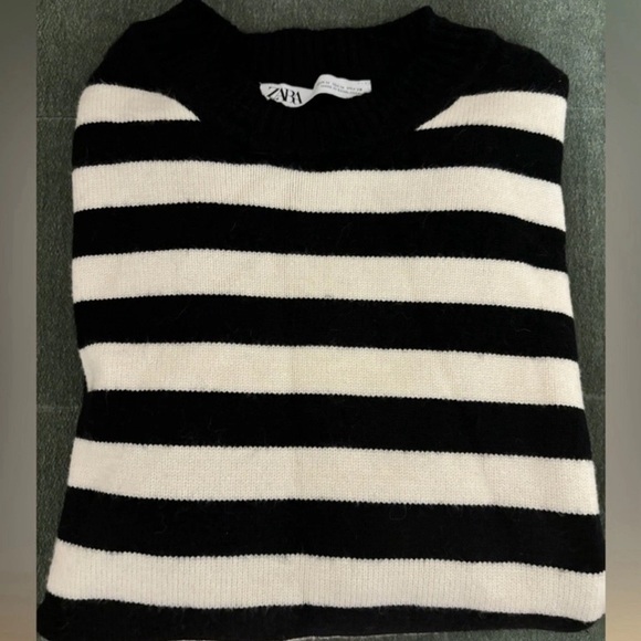 Zara Women's Black and Cream Striped Blouse - Picture 3 of 5